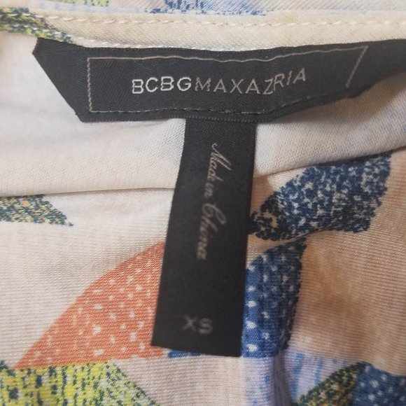 Adele Triangle print wrap dress - Picture 3 of 9